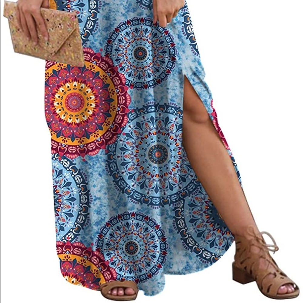 🎉 MAXI DRESS🎉 - Picture 2 of 4